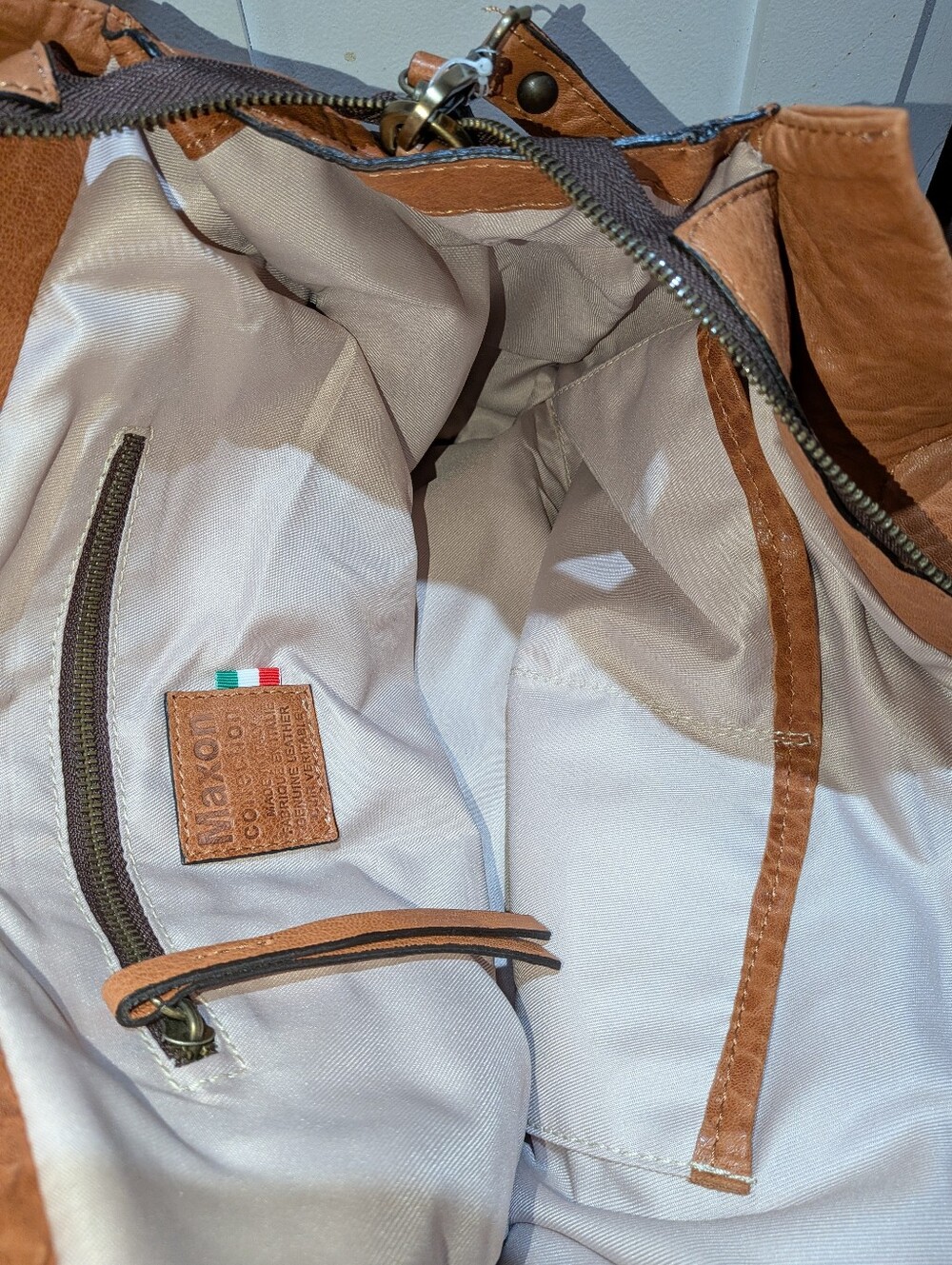 Maxon Collection Nappa Texas Leather Shoulder Bag Col. Chivas Camel NWT - Picture 3 of 12